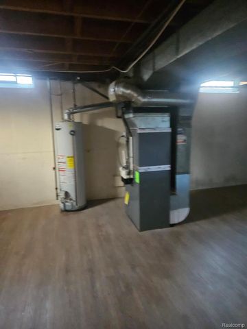 4245 Kiefer Avenue, Warren, MI 48091