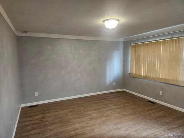 4245 Kiefer Avenue, Warren, MI 48091