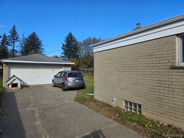 4245 Kiefer Avenue, Warren, MI 48091