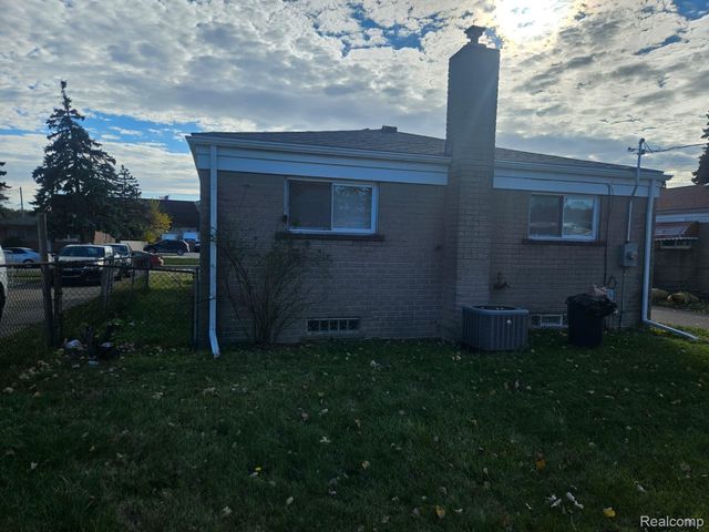 4245 Kiefer Avenue, Warren, MI 48091