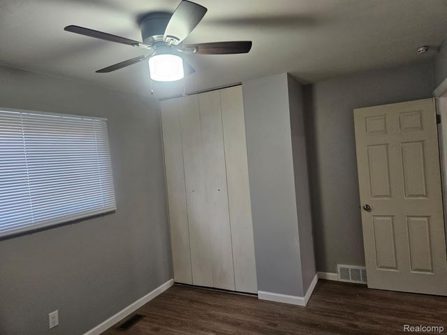 4245 Kiefer Avenue, Warren, MI 48091