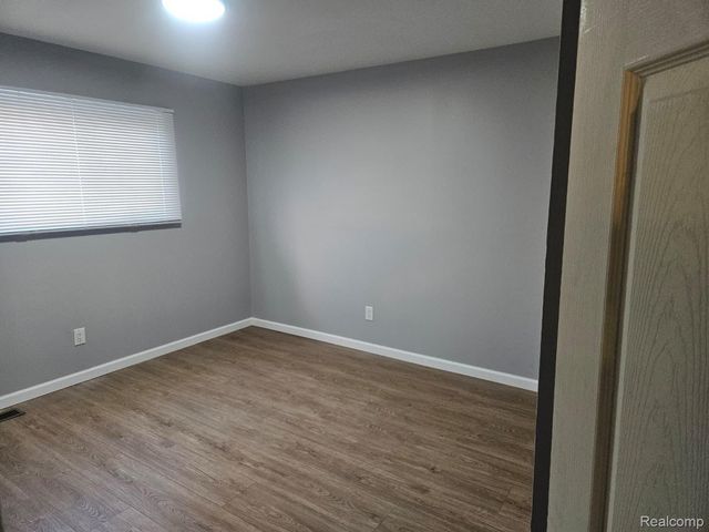 4245 Kiefer Avenue, Warren, MI 48091