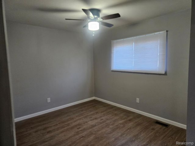 4245 Kiefer Avenue, Warren, MI 48091