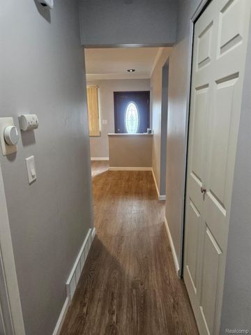 4245 Kiefer Avenue, Warren, MI 48091