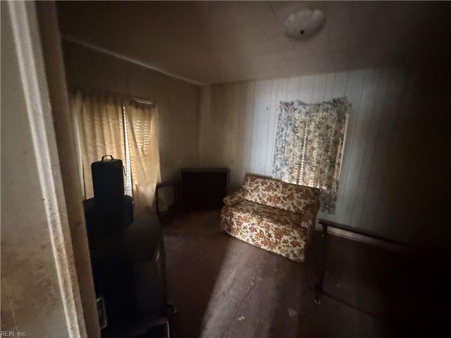 1033 Pitchkettle RD, Suffolk, VA 23434