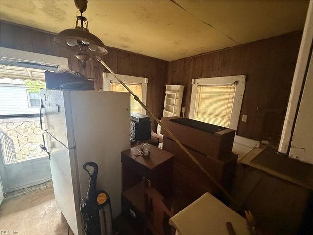 1033 Pitchkettle RD, Suffolk, VA 23434