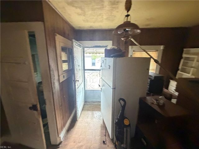 1033 Pitchkettle RD, Suffolk, VA 23434