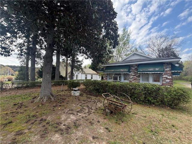 1033 Pitchkettle RD, Suffolk, VA 23434