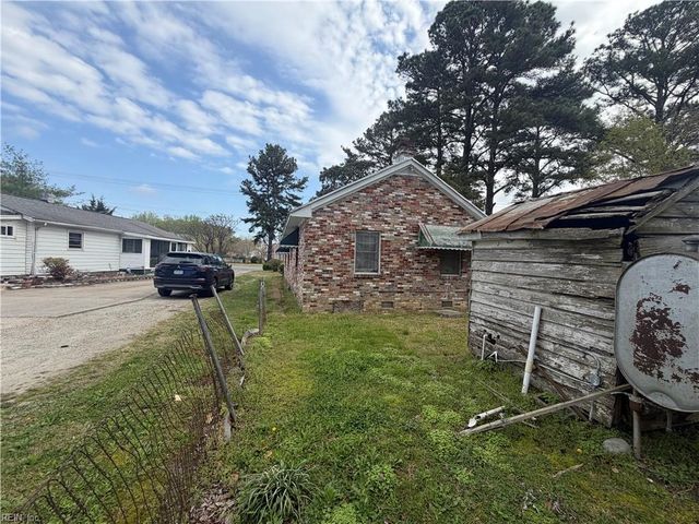 1033 Pitchkettle RD, Suffolk, VA 23434