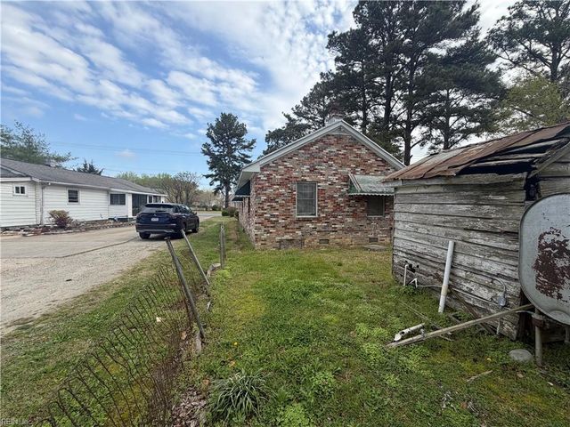 1033 Pitchkettle RD, Suffolk, VA 23434