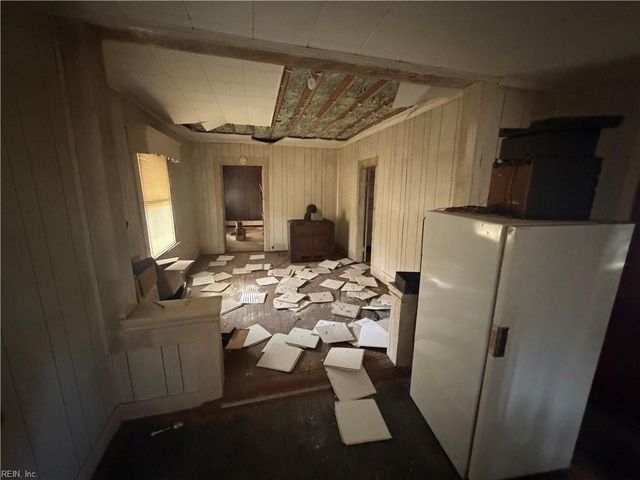 1033 Pitchkettle RD, Suffolk, VA 23434
