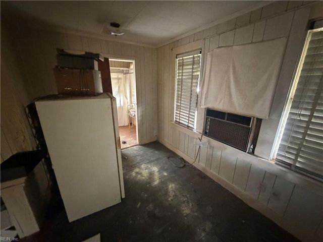 1033 Pitchkettle RD, Suffolk, VA 23434
