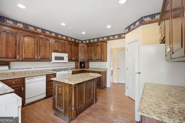 2744 Waters Edge Drive, Gainesville, GA 30504