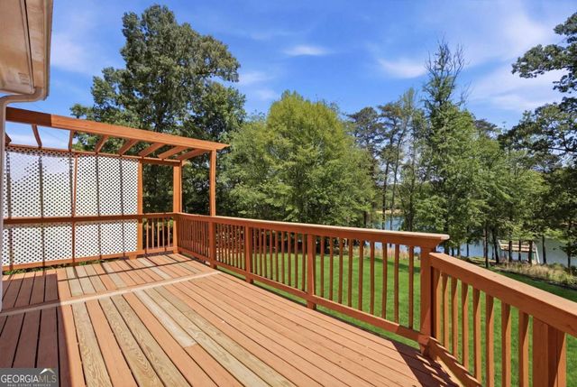 2744 Waters Edge Drive, Gainesville, GA 30504