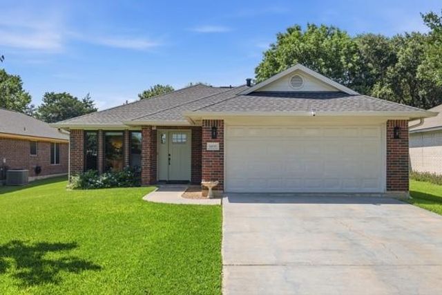 1430 Cedarcrest Lane, Bryan, TX 77803