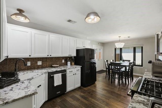 1430 Cedarcrest Lane, Bryan, TX 77803