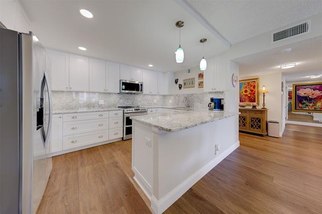 1460 GULF BOULEVARD 305, Clearwater, FL 33767