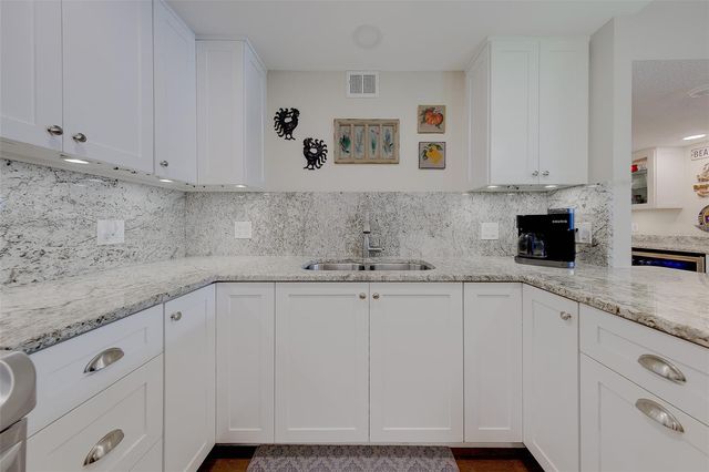 1460 GULF BOULEVARD 305, Clearwater, FL 33767
