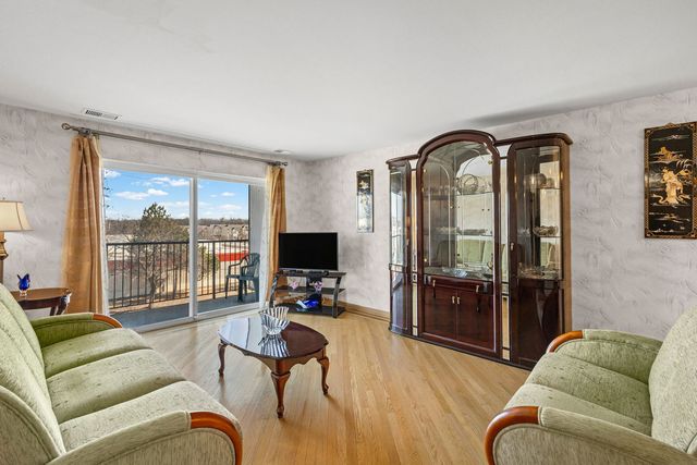 8620 Waukegan Road 408, Morton Grove, IL 60053