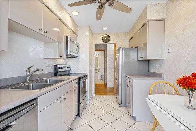 8620 Waukegan Road 408, Morton Grove, IL 60053