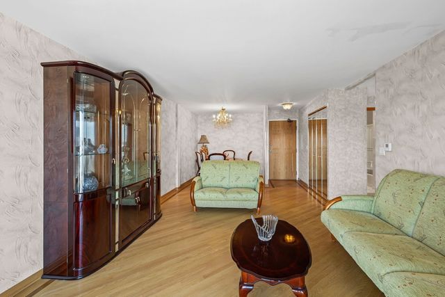 8620 Waukegan Road 408, Morton Grove, IL 60053