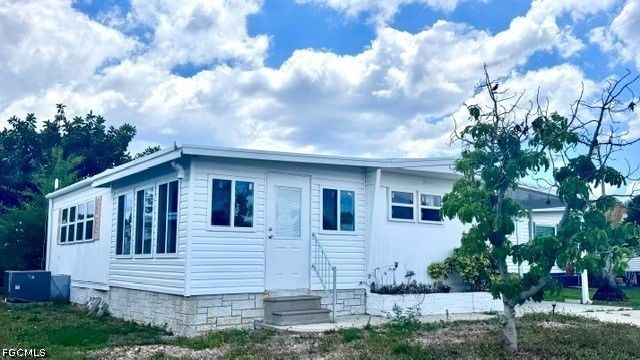 5664 Captain John Smith LOOP, North Fort Myers, FL 33917