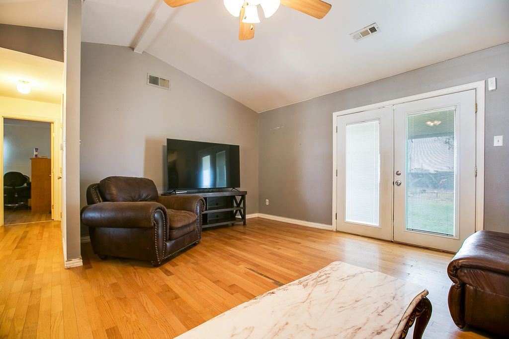 Image 10 of property listing at 4077 Commissioners Lane, San Angelo, TX 76905