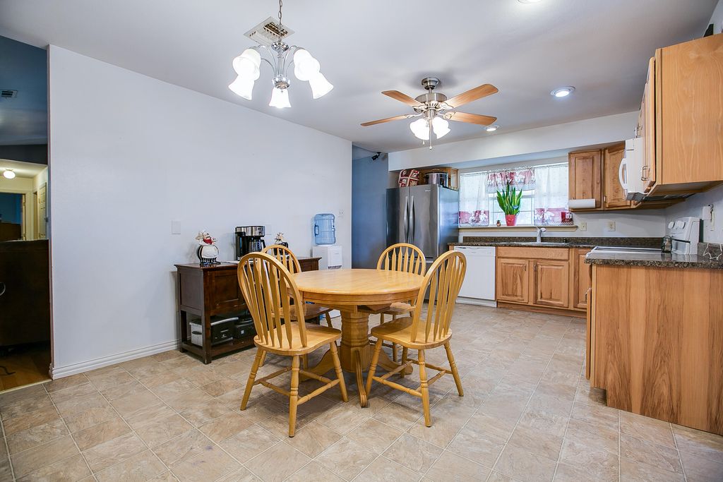 Image 11 of property listing at 4077 Commissioners Lane, San Angelo, TX 76905