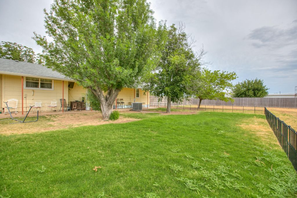 Image 27 of property listing at 4077 Commissioners Lane, San Angelo, TX 76905