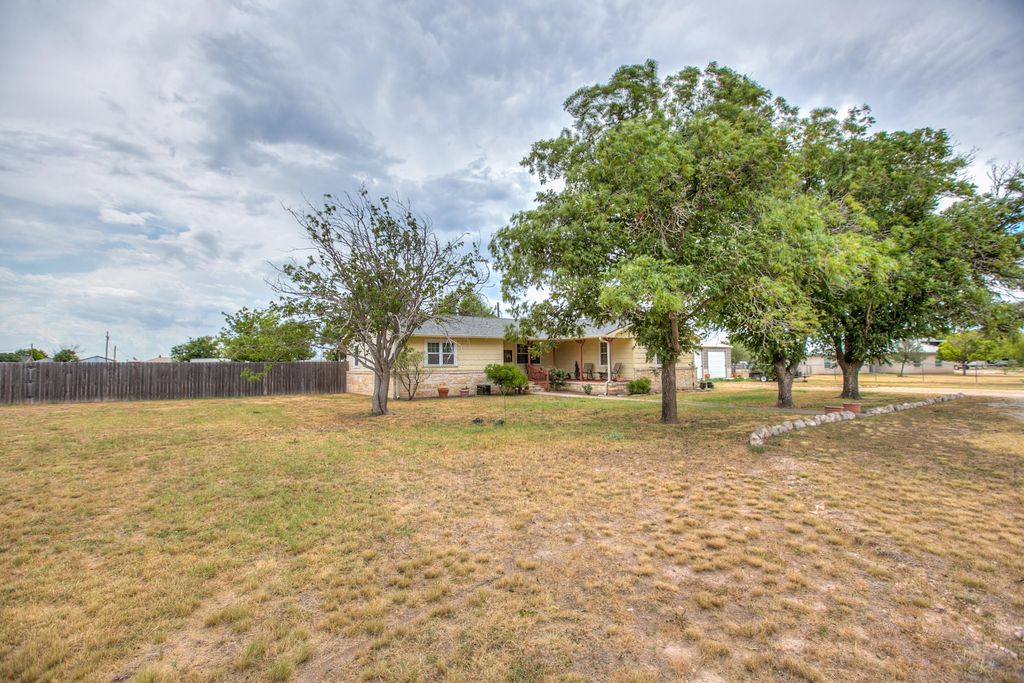 Image 3 of property listing at 4077 Commissioners Lane, San Angelo, TX 76905