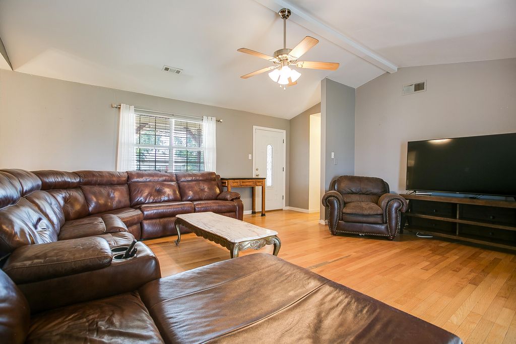 Image 7 of property listing at 4077 Commissioners Lane, San Angelo, TX 76905