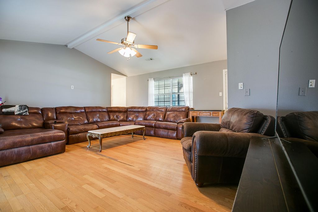 Image 8 of property listing at 4077 Commissioners Lane, San Angelo, TX 76905