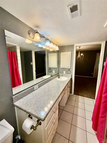 7855 Meadow Park Drive B, Dallas, TX 75230