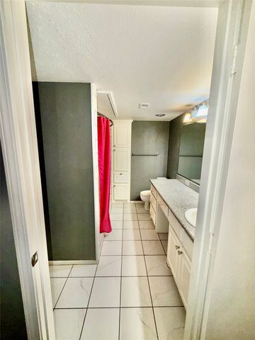 7855 Meadow Park Drive B, Dallas, TX 75230