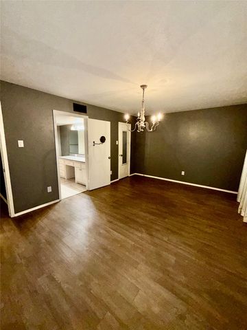 7855 Meadow Park Drive B, Dallas, TX 75230