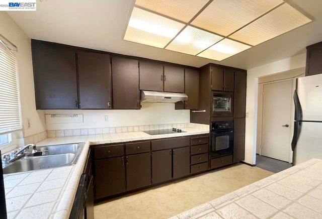 1936 Corte Cruz, Pinole, CA 94564