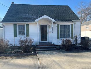 1050 Sullivan Street, Bay Shore, NY 11706
