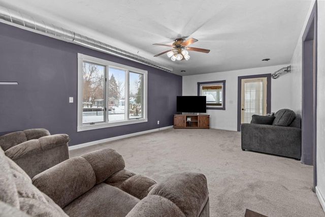 958 COZY LANE, Oshkosh, WI 54901