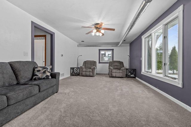 958 COZY LANE, Oshkosh, WI 54901