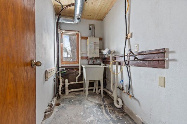 958 COZY LANE, Oshkosh, WI 54901