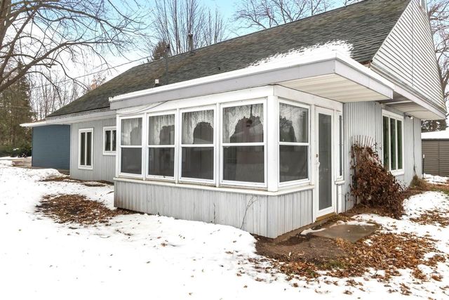 958 COZY LANE, Oshkosh, WI 54901