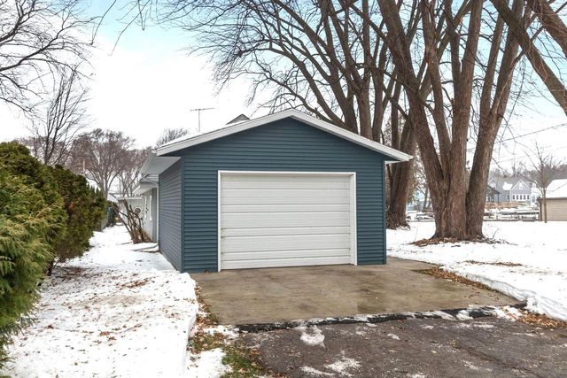 958 COZY LANE, Oshkosh, WI 54901