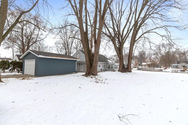 958 COZY LANE, Oshkosh, WI 54901
