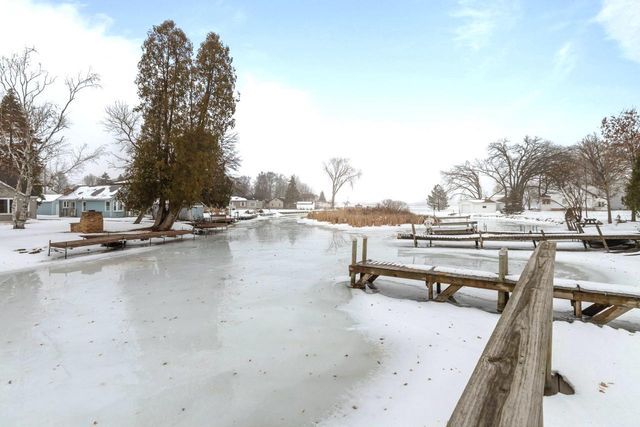 958 COZY LANE, Oshkosh, WI 54901