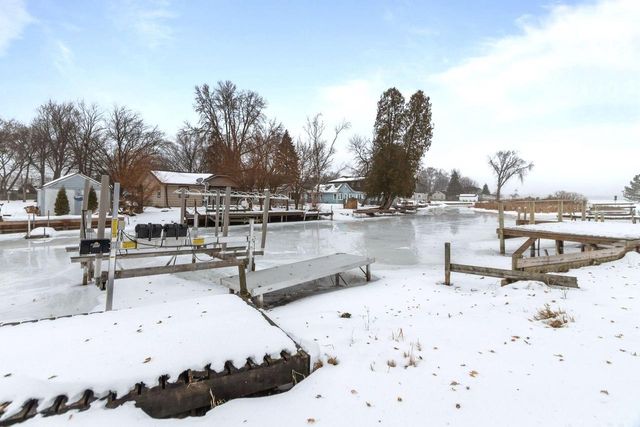 958 COZY LANE, Oshkosh, WI 54901