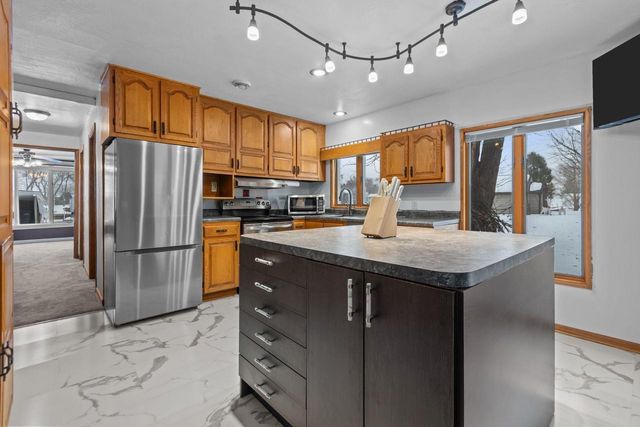 958 COZY LANE, Oshkosh, WI 54901