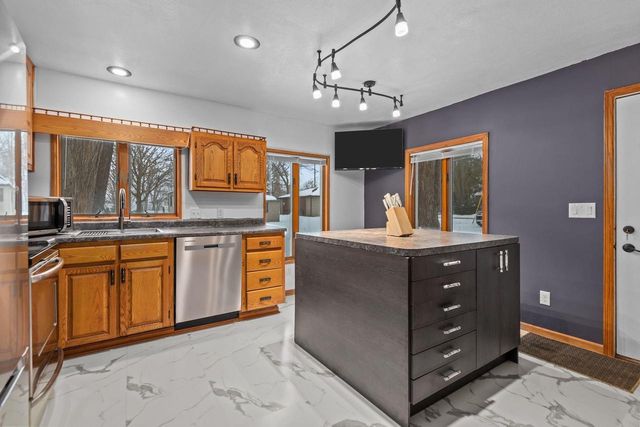 958 COZY LANE, Oshkosh, WI 54901