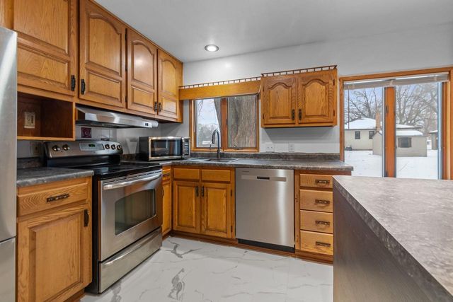 958 COZY LANE, Oshkosh, WI 54901