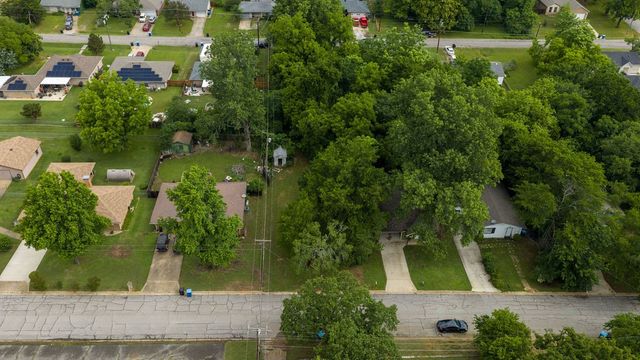 911 Thatcher Street, Denison, TX 75020