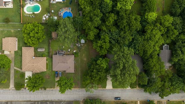 911 Thatcher Street, Denison, TX 75020